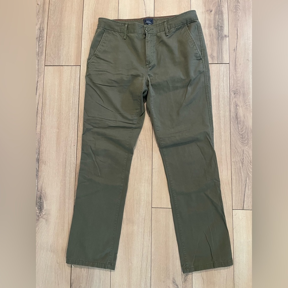 Gap khaki pants olive color